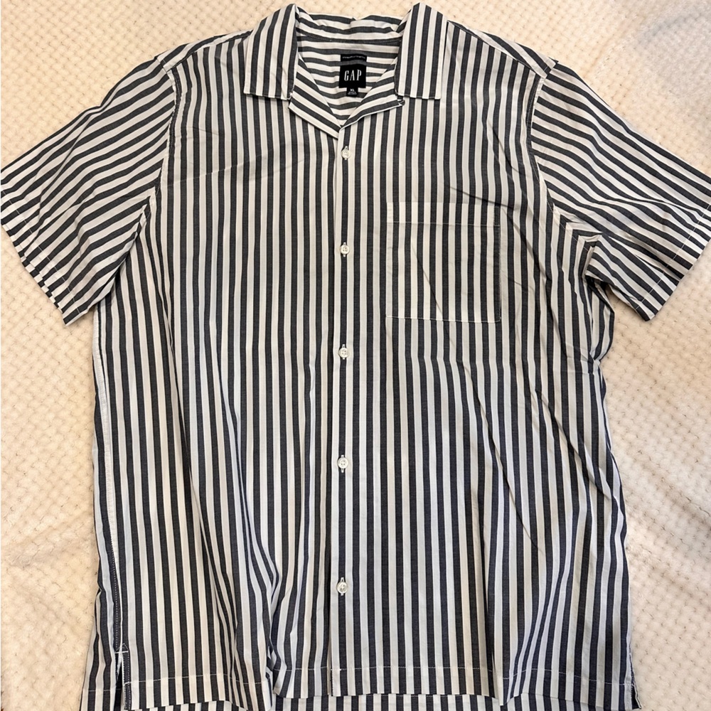 Men’s Gap short sleeve button down
